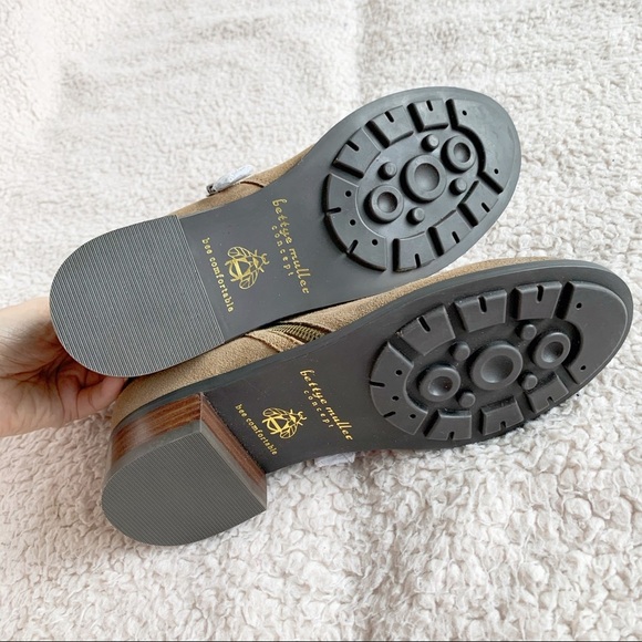 NIB Bettye Muller Suede Zip Bootie​ - Picture 6 of 6